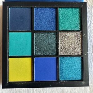 Huda Beauty Colorful Eyeshadow Palette